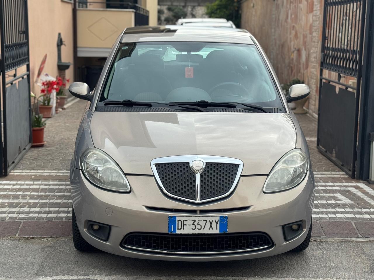 Lancia Ypsilon 1.2 Oro Giallo