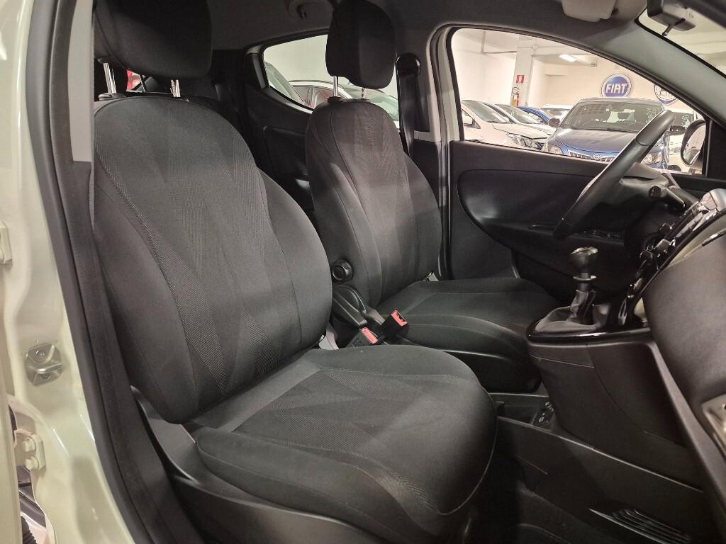 Lancia Ypsilon 1.0 FireFly 5 porte S&S Hybrid Ecochic Gold