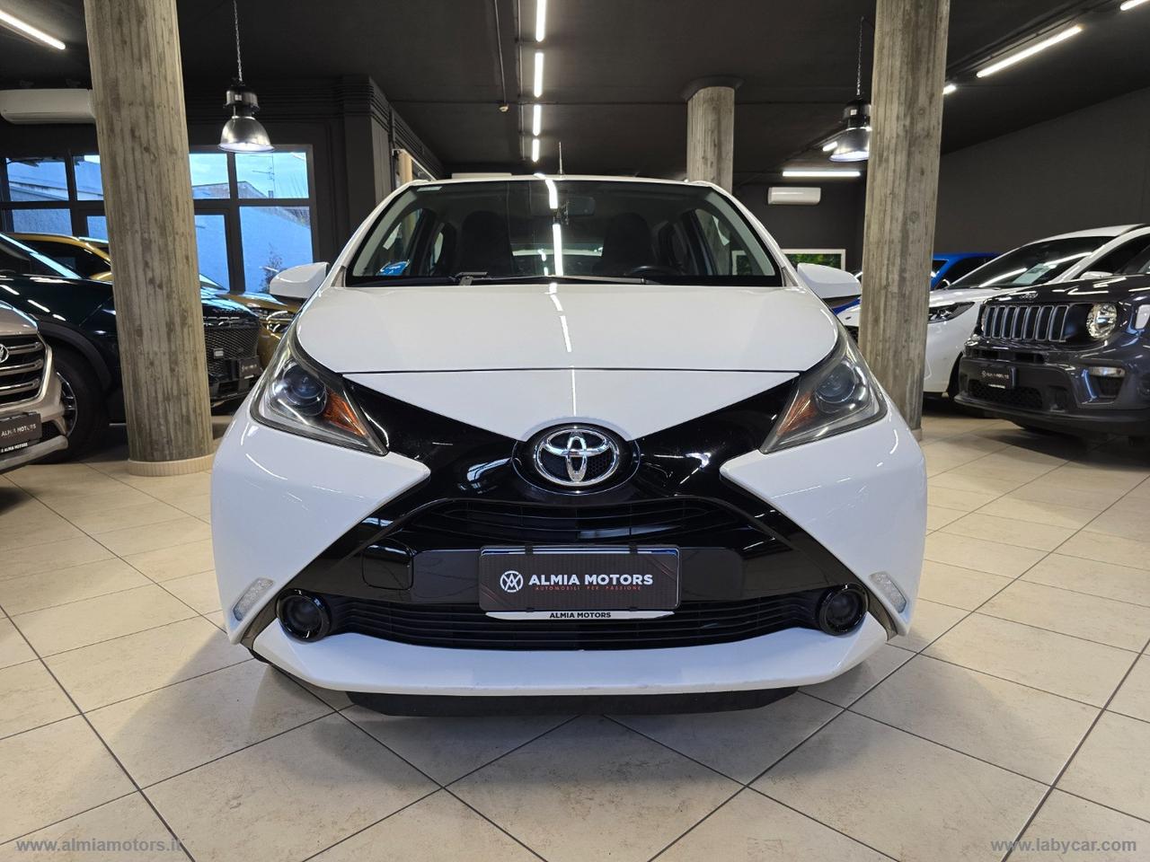 TOYOTA Aygo 1.0 VVT-i 69 CV 5p. x-cool