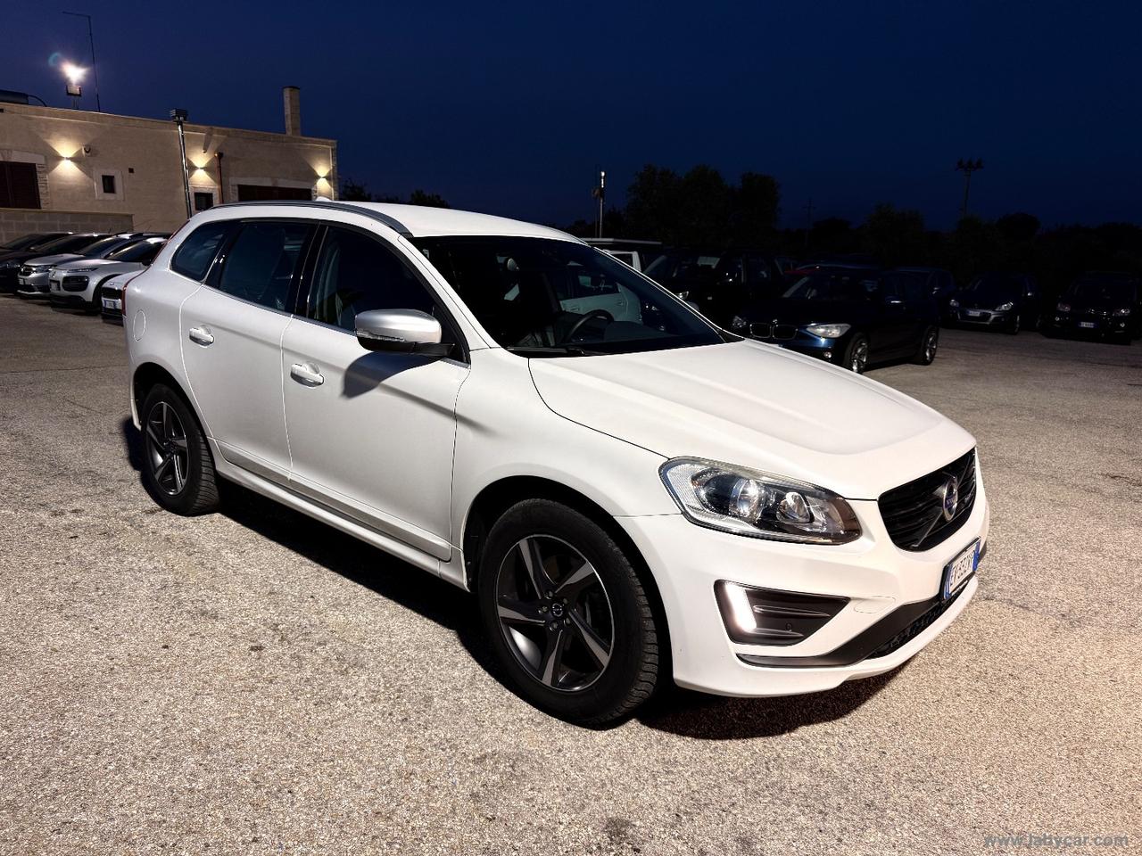 VOLVO XC60 D5 AWD Geartronic R-design Momentum