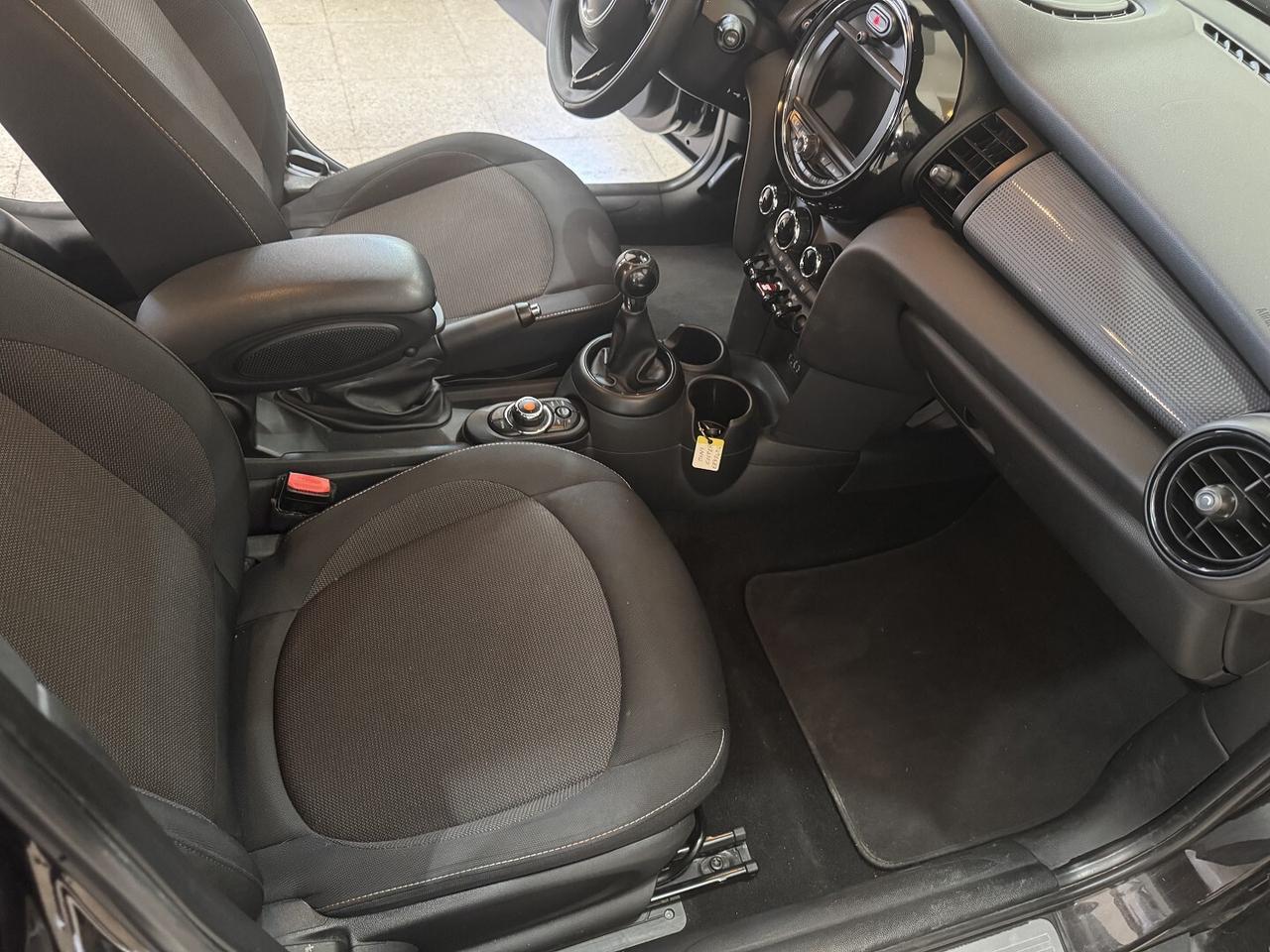 Mini Cooper D Businiss XL 1.5 dci 5 porte Navi.