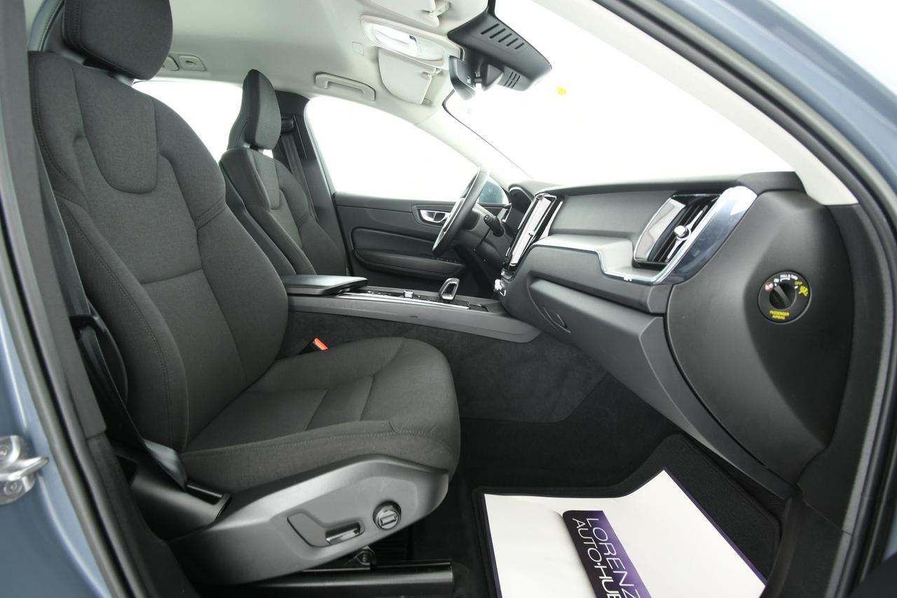 VOLVO XC60 2.0 b4 Momentum awd auto CAMERA+APP CONNECT+FULL LED