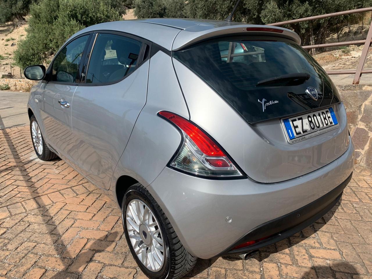 Lancia Ypsilon 1.2 69 CV 5 porte Gold