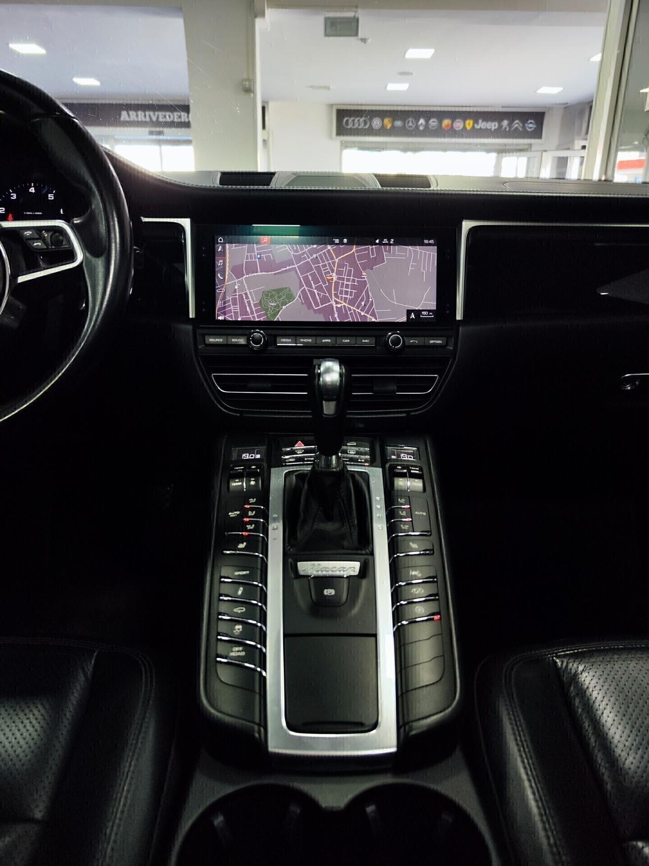 Porsche Macan 2.0 245cv Tetto Led