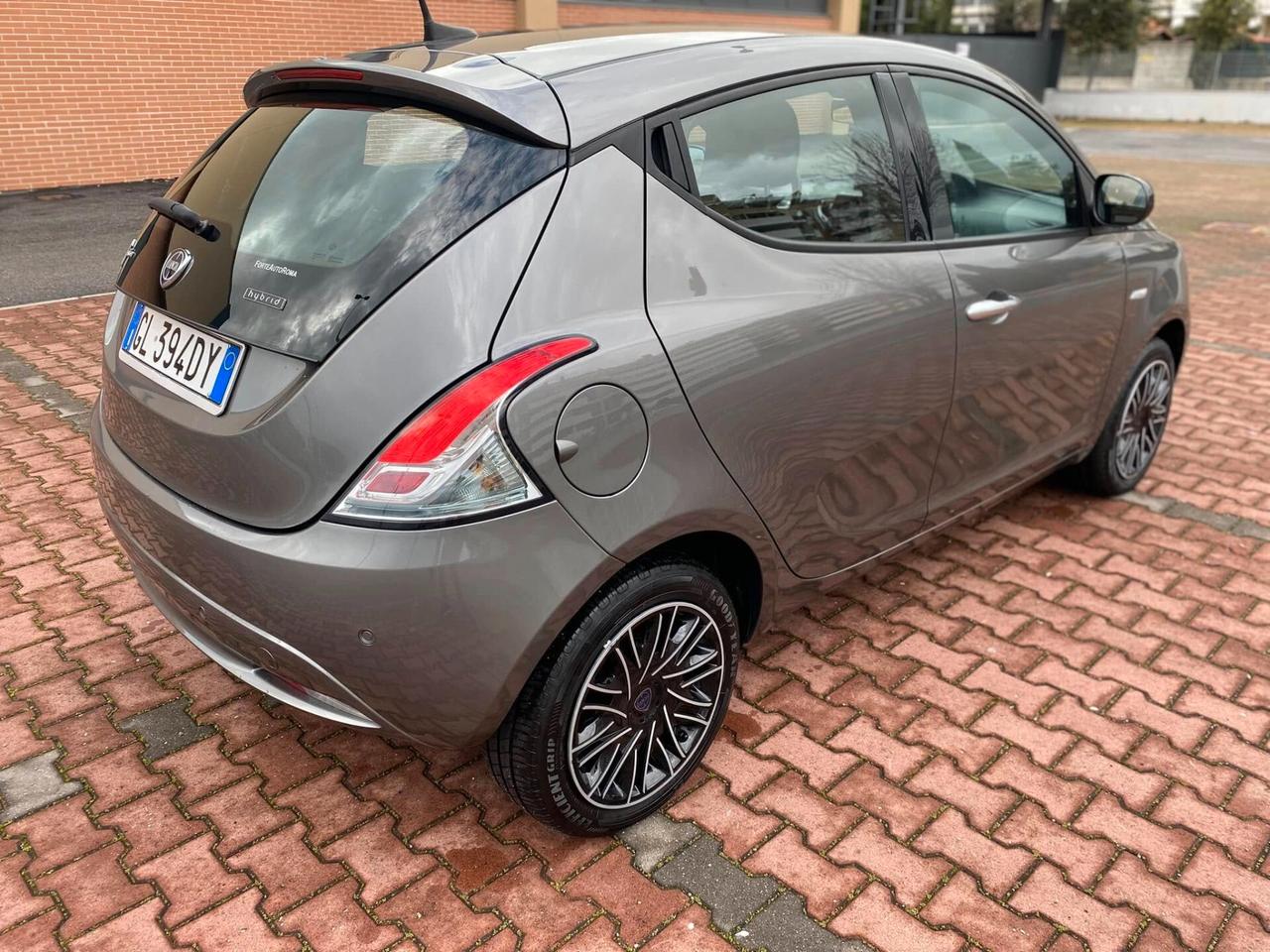 LANCIA YPSILON HYBRID GOLD ANCHE SENZA FINANZIAMENTO