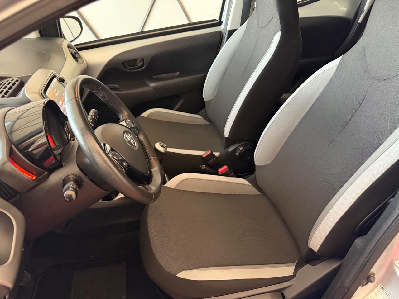 Toyota Aygo 1.0 VVT-i 69 CV 5 porte x-wave