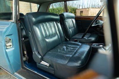 Rolls Royce Corniche Coupe book service