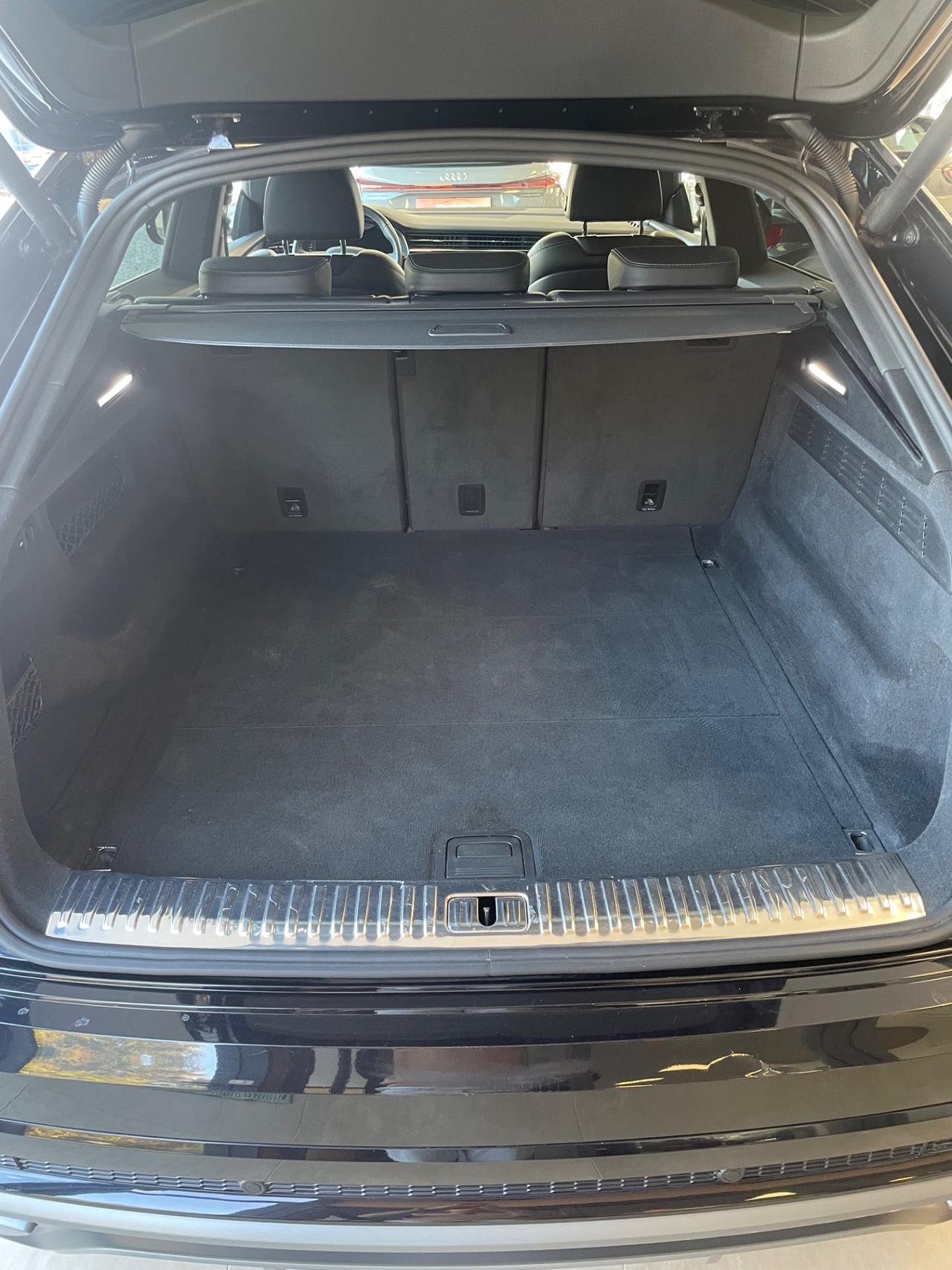 Audi Q8 55 TFSI quattro tiptronic Sport