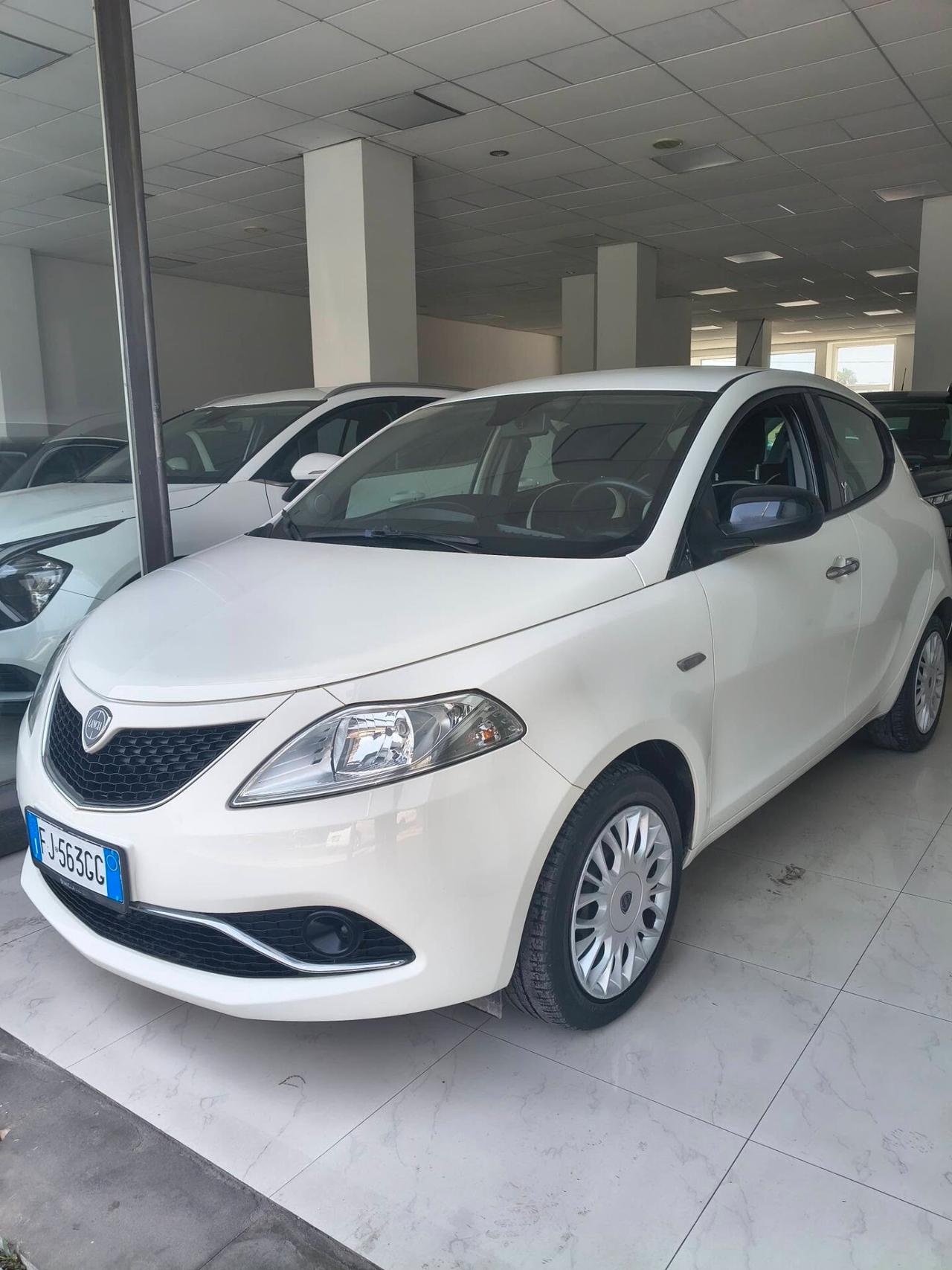 Lancia Ypsilon 1.3 MJT 16V 95 CV 5 porte S&S Silver