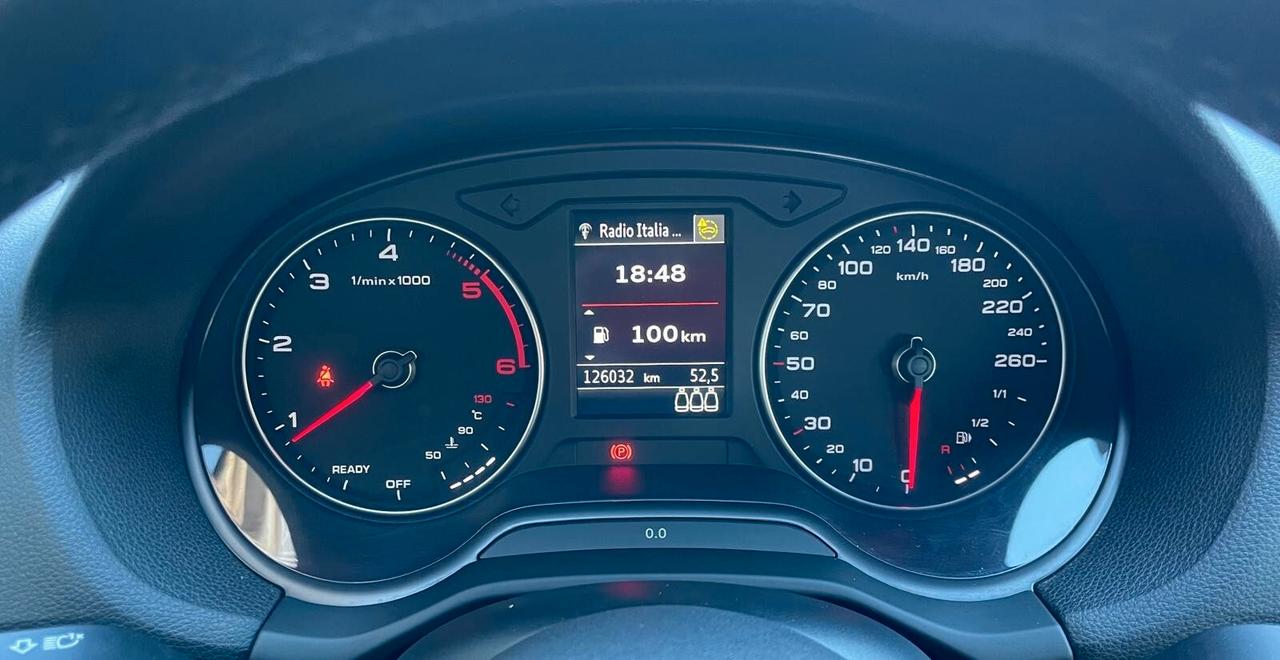 Audi Q2 30 TDI Identity Black 116Cv