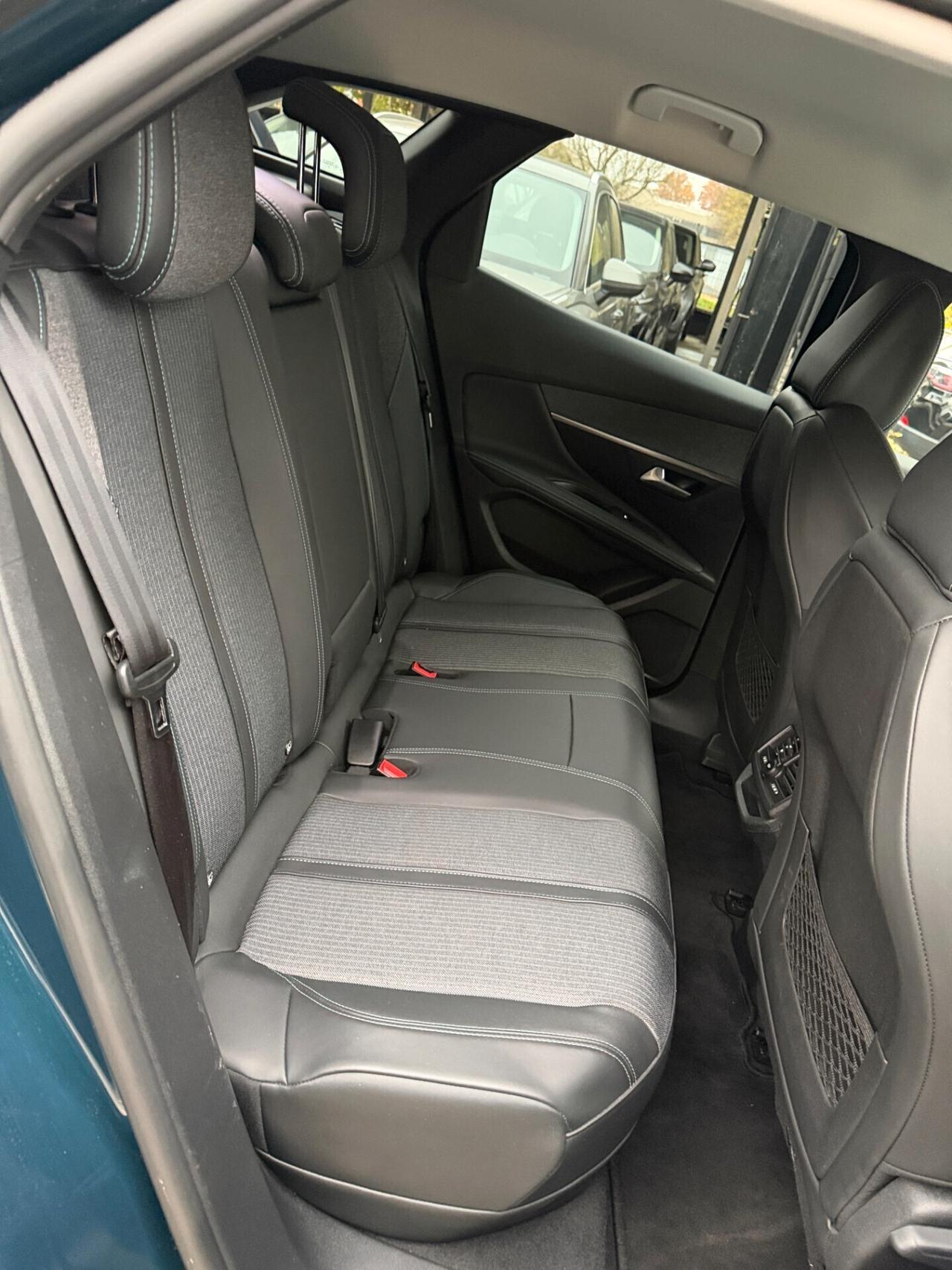 Peugeot 3008 Hybrid 225 e-EAT8 Allure Pack