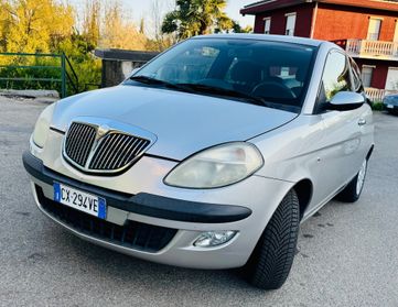 Lancia Ypsilon 1.2 16V Oro