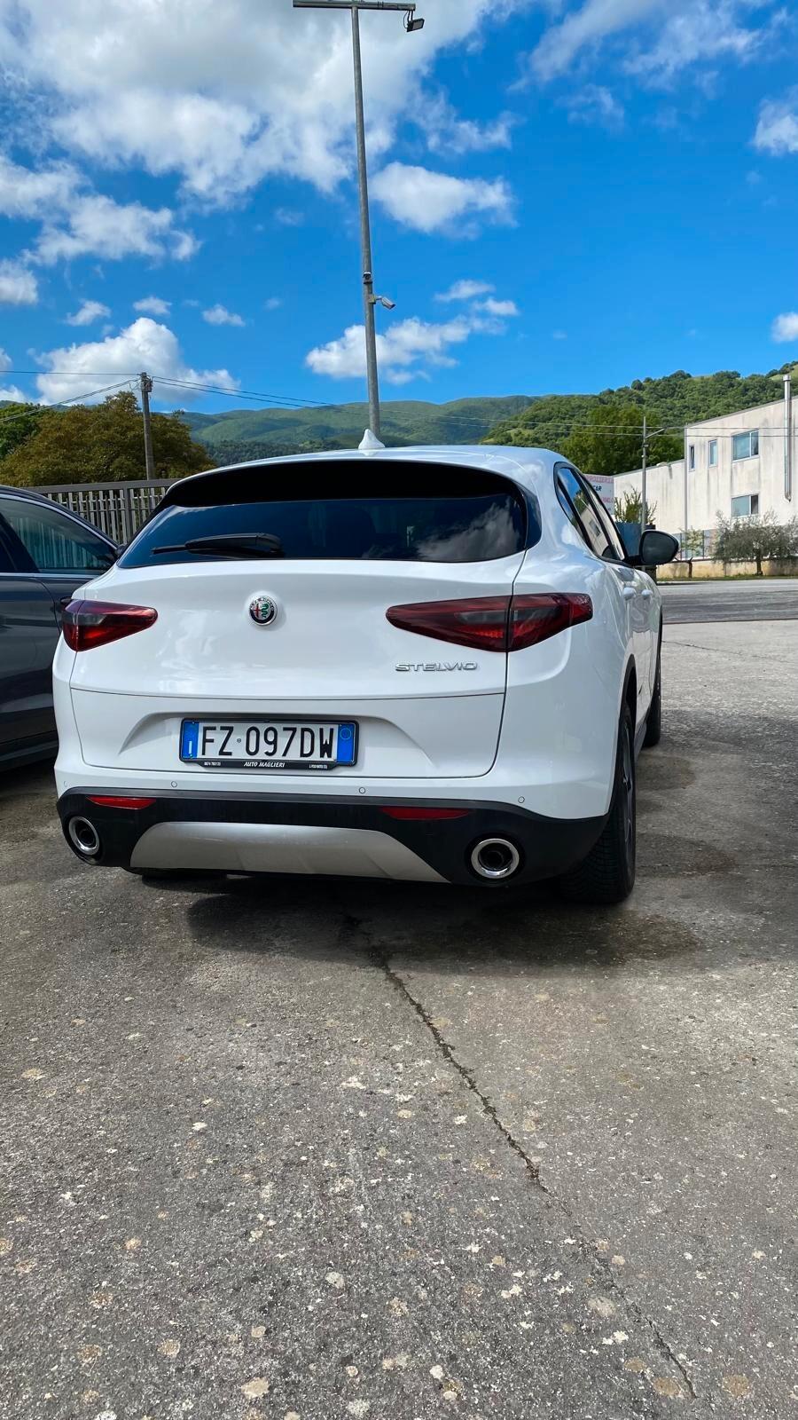 Alfa Romeo Stelvio 2.2 Turbodiesel 160 CV AT8 RWD Sport-Tech