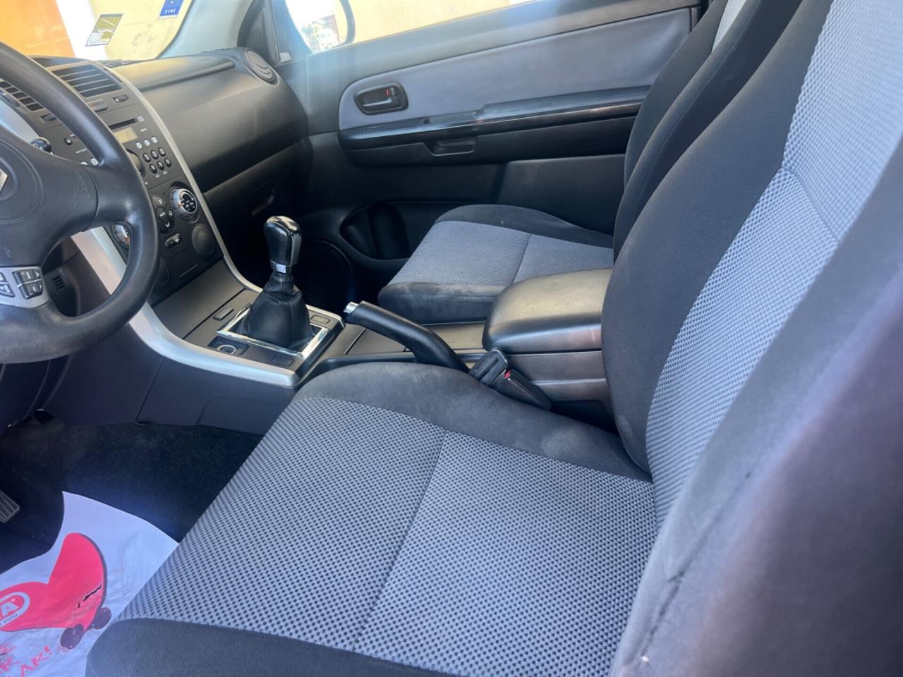 Suzuki Grand Vitara 1.6 16V 3 porte 4x4 gommato e tagliandato