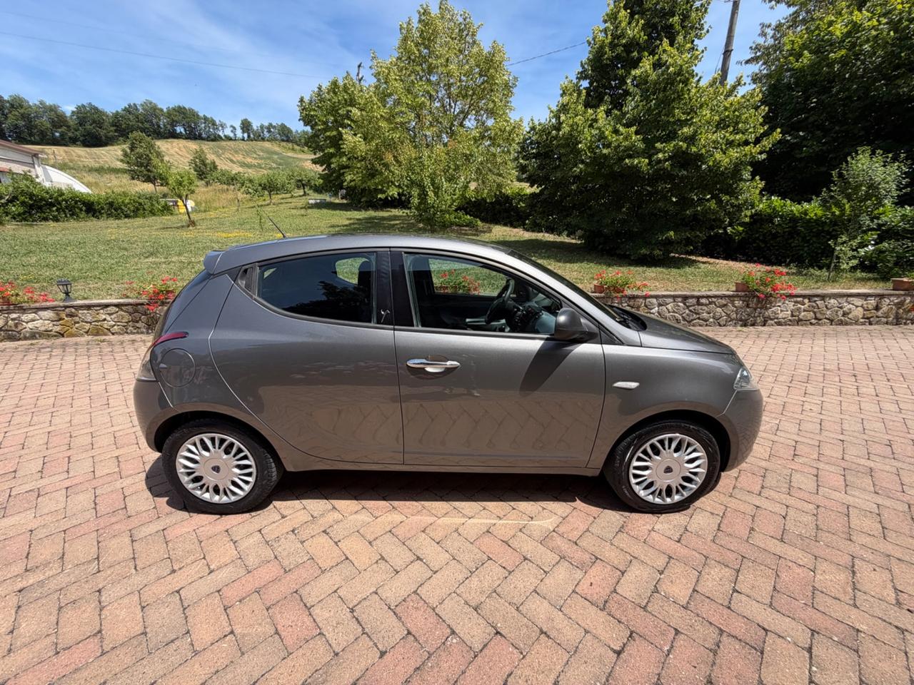 Lancia Ypsilon 1.2 69 CV 5 porte Gold OK NEOPATENTATI