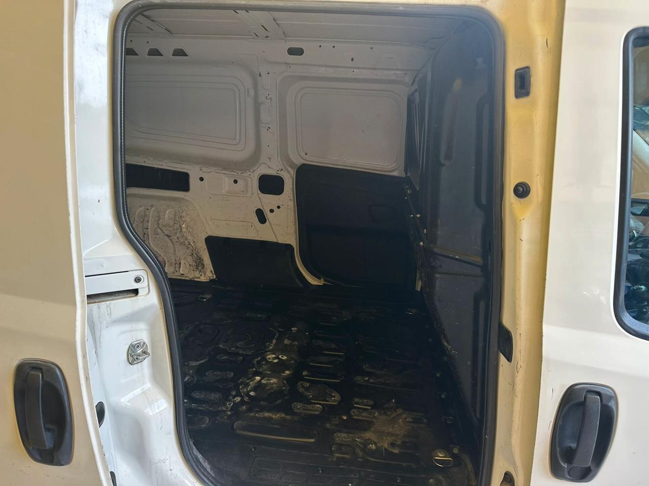 Fiat Doblo 1.4cc metano 12 mesi garanzia-2015