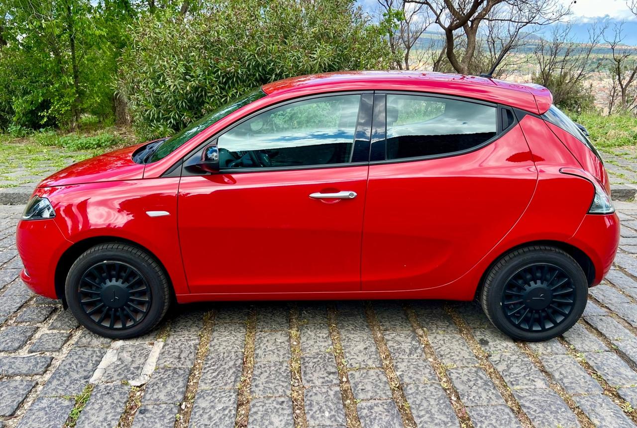 Lancia Ypsilon 1.0 FireFly 5 porte S&S Hybrid Silver Plus