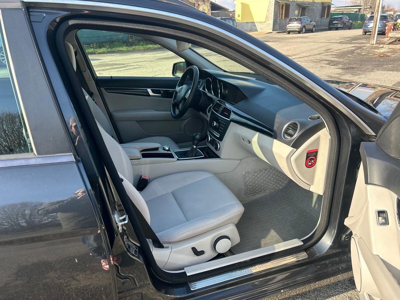 Mercedes-benz C 220 CDI BlueEFFICIENCY Avantgarde