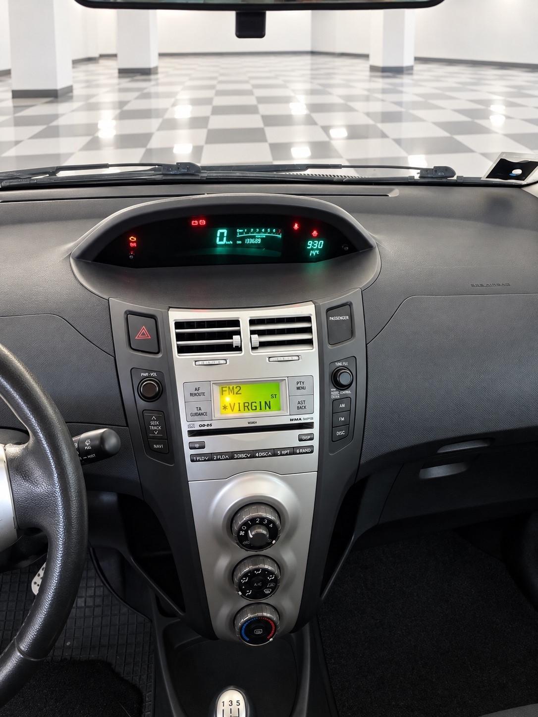 Toyota Yaris 1.0 5 porte Sol
