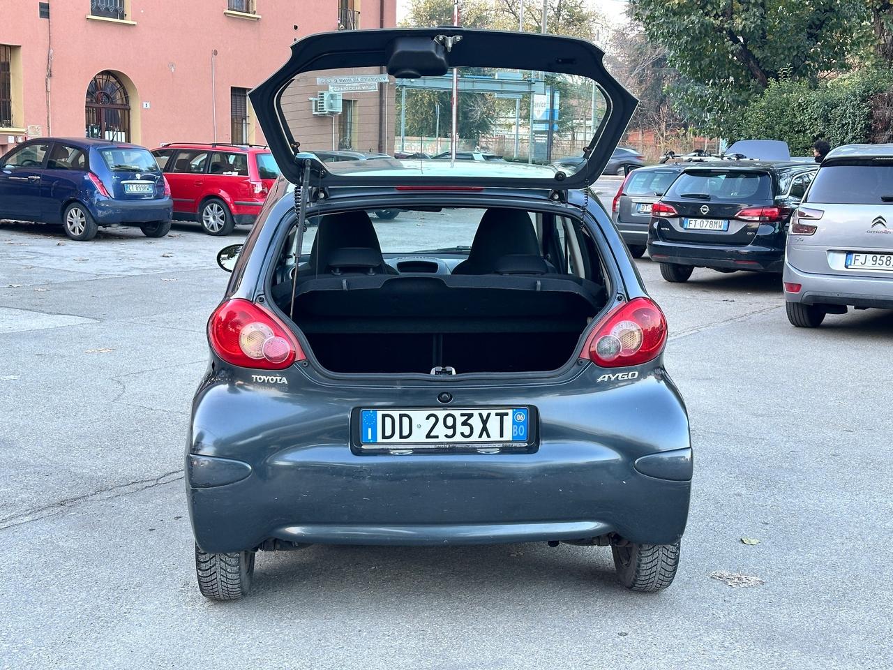 Toyota Aygo 1.0 12V VVT-i 5 porte Sol