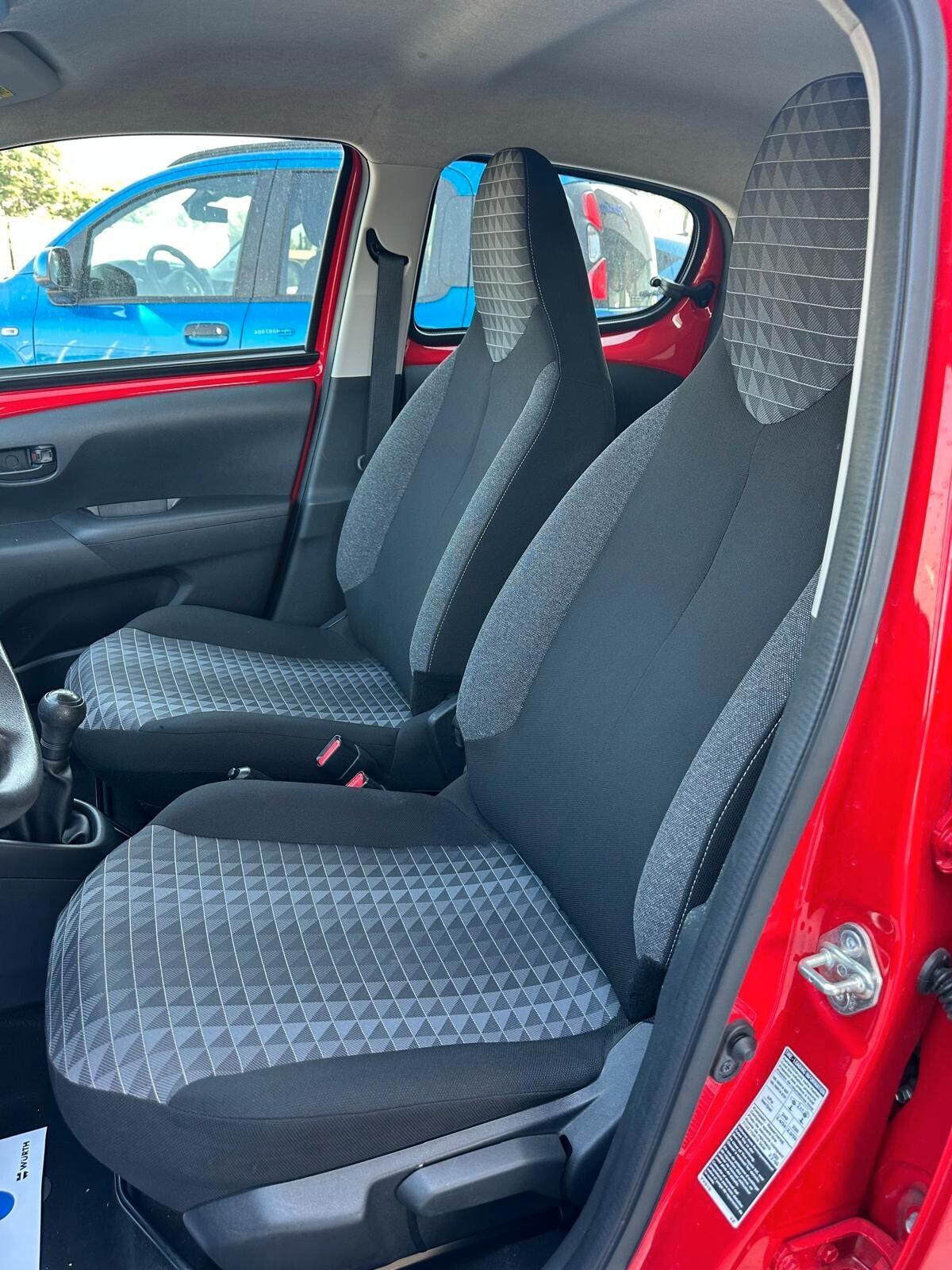 Peugeot 108 1.0 benz 72 2021