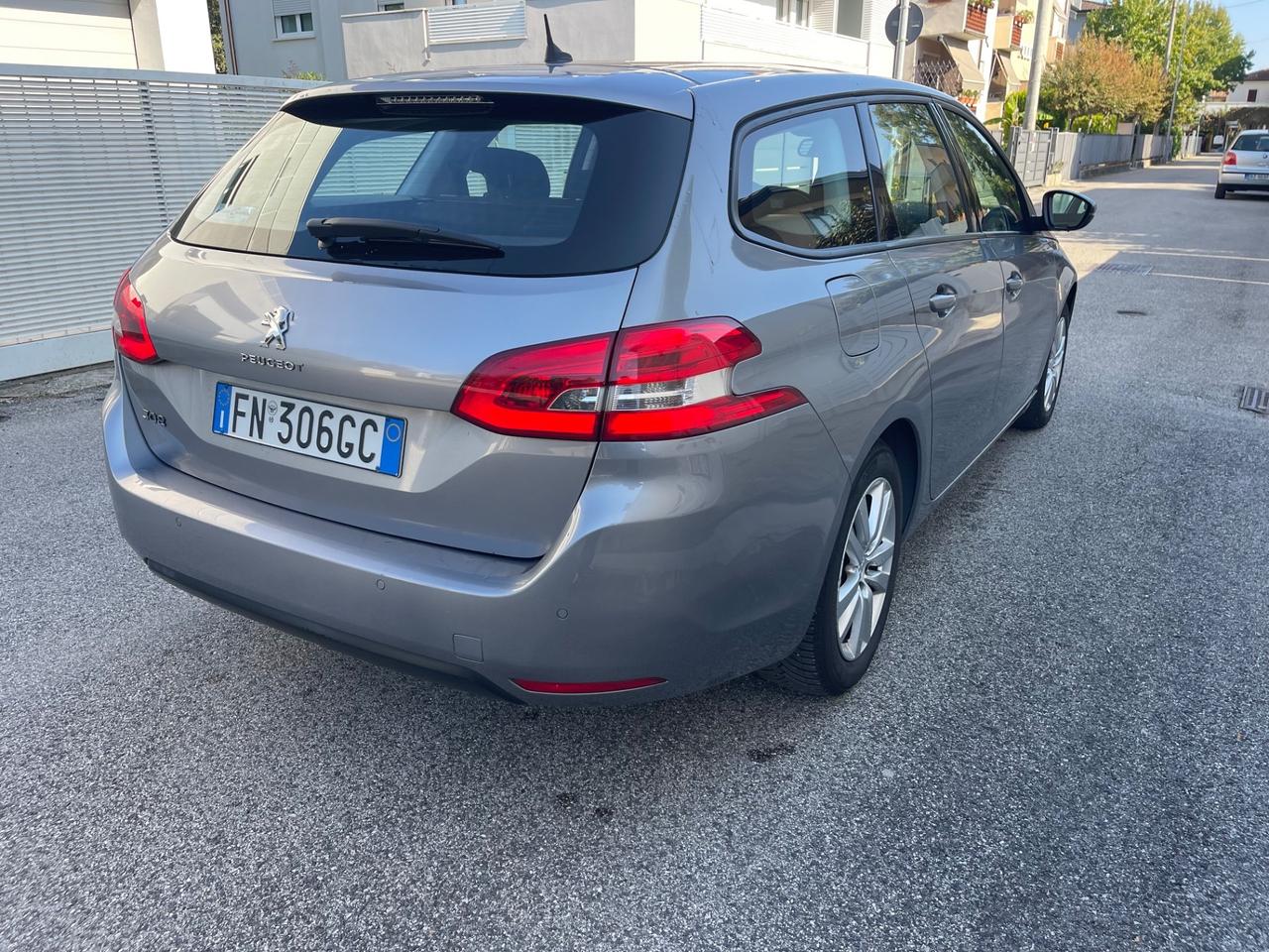 Peugeot 308 BlueHDi 130 S&S EAT8 SW Allure