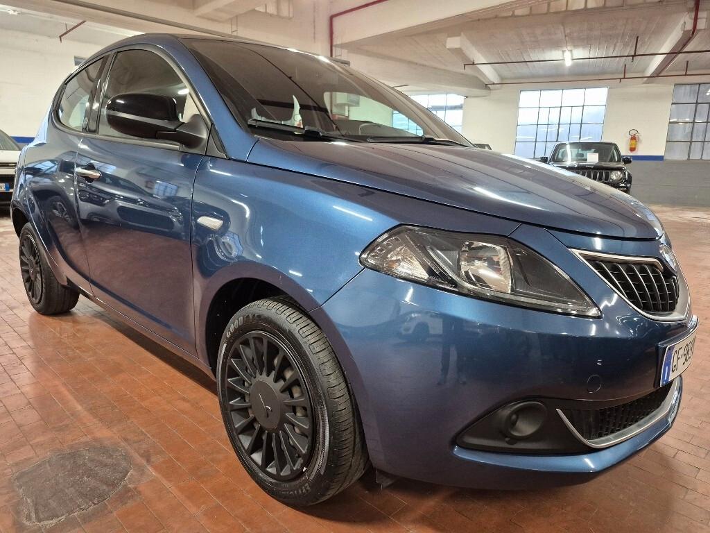 Lancia Ypsilon 1.0 FireFly 5 porte S&S Hybrid Ecochic Silver