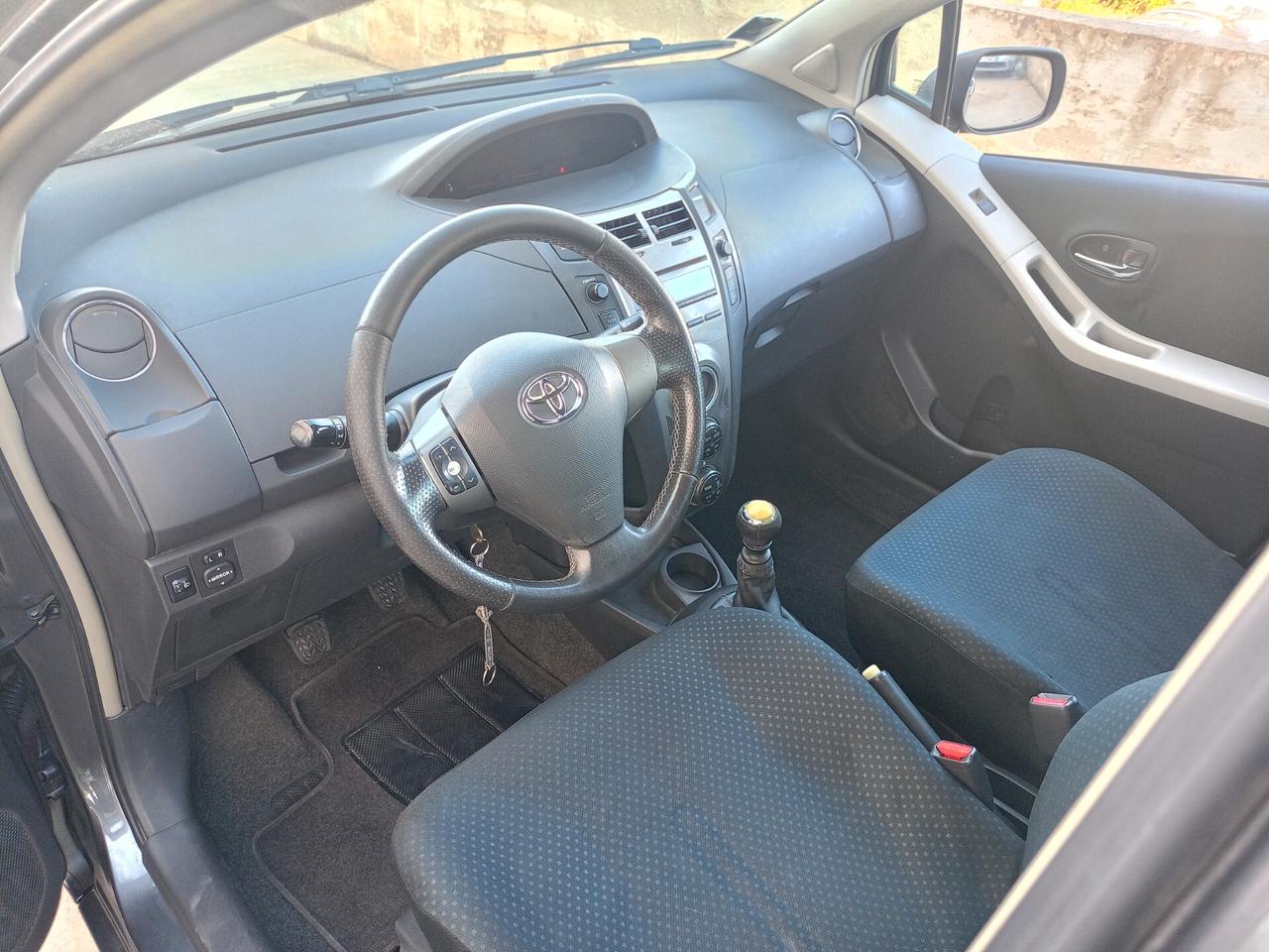 Toyota Yaris 1.300 5 porte