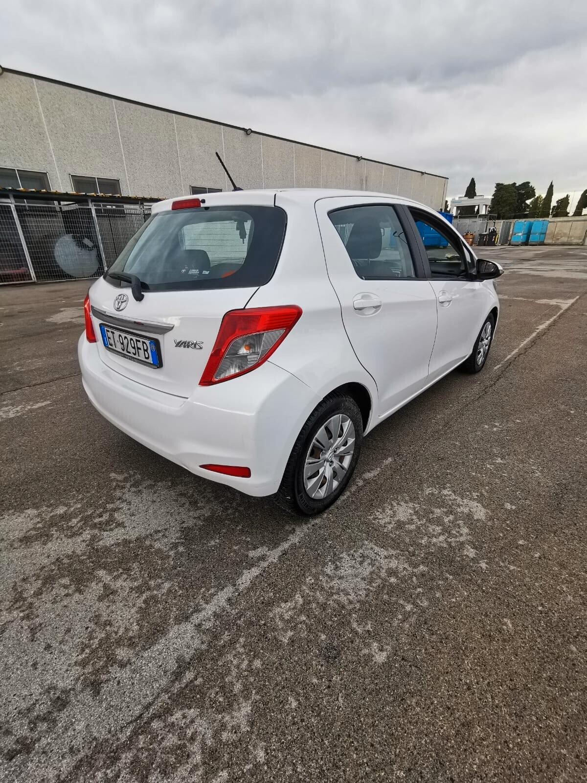 Toyota Yaris 1.4 D-4D 5P. Lounge - 2013