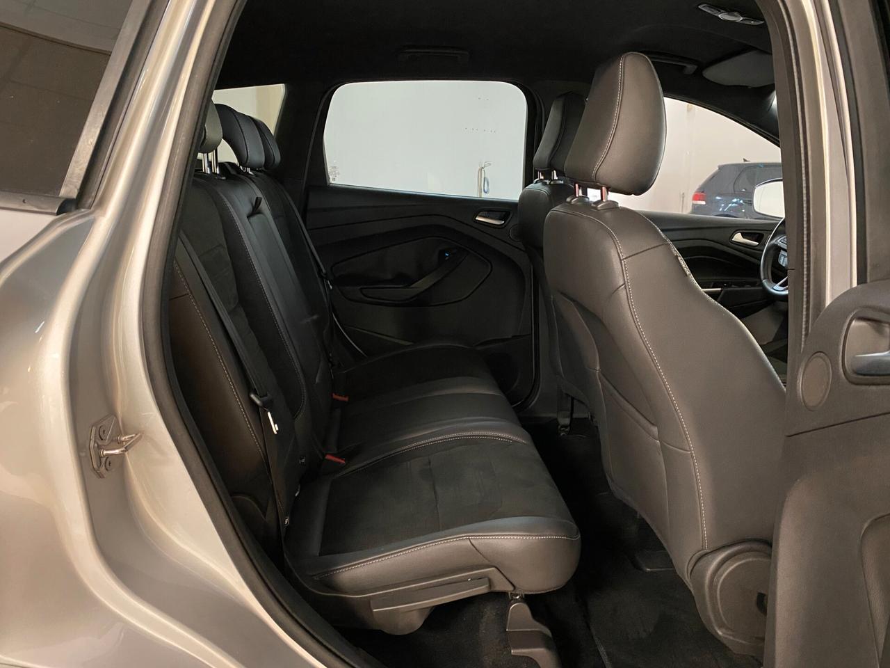 Ford Kuga 1.5 TDCI 120 CV 2WD ST-Line