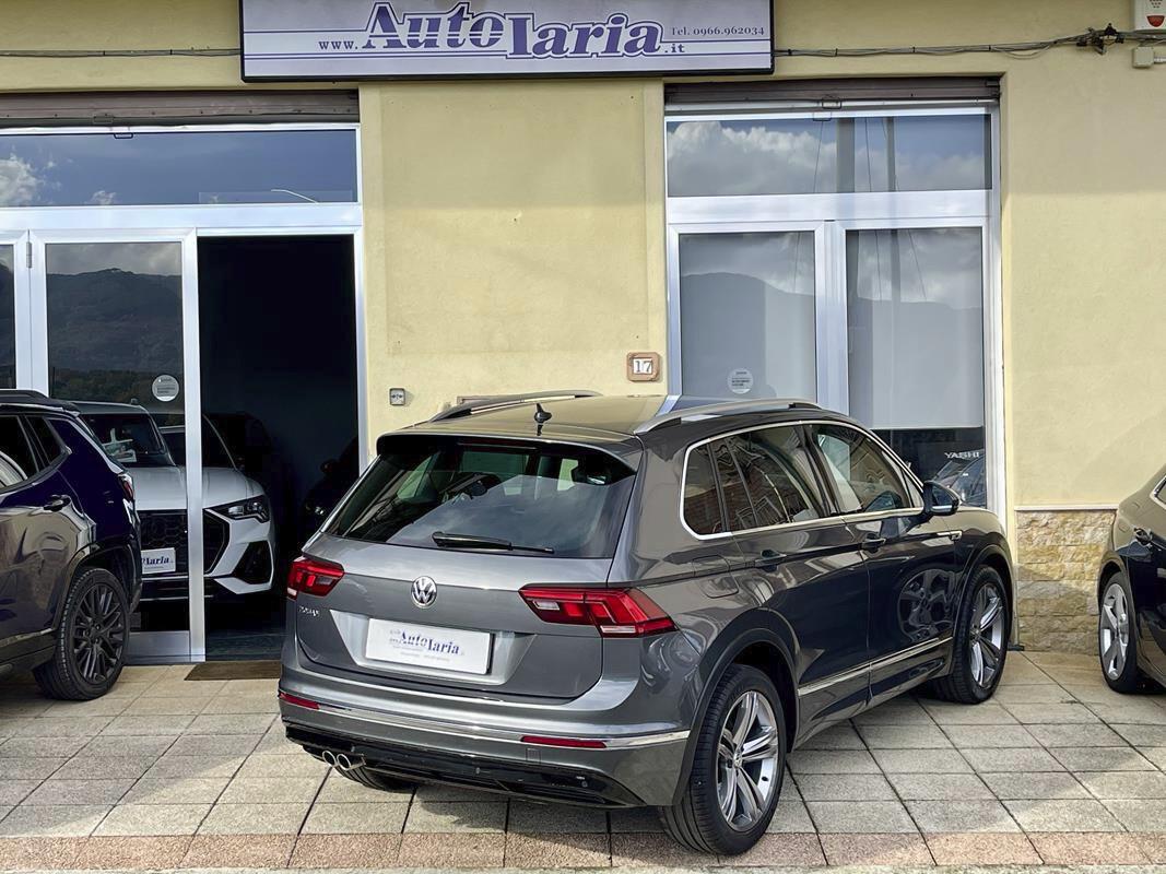Volkswagen Tiguan 1.6 TDI R Line Sport "Cerchi 19 - Fari Full Led Stop a Quadro digitale"