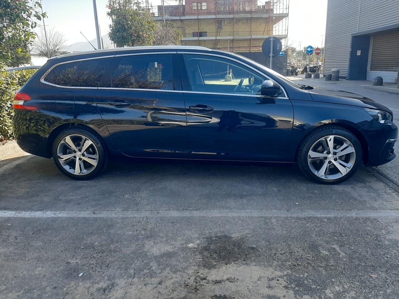 Peugeot 308 BlueHDi 130 S&S EAT8 SW Allure