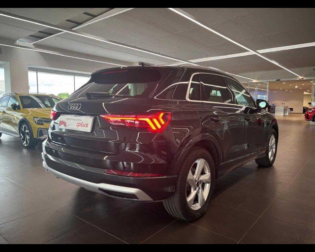 AUDI Q3 35 TDI S tronic Business Advanced