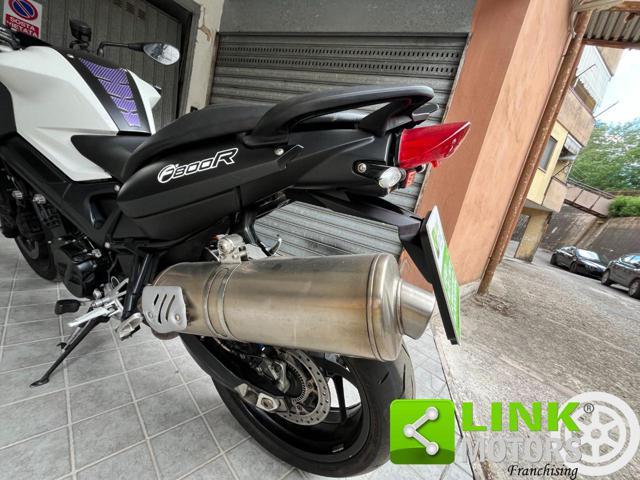 BMW F 800 R .