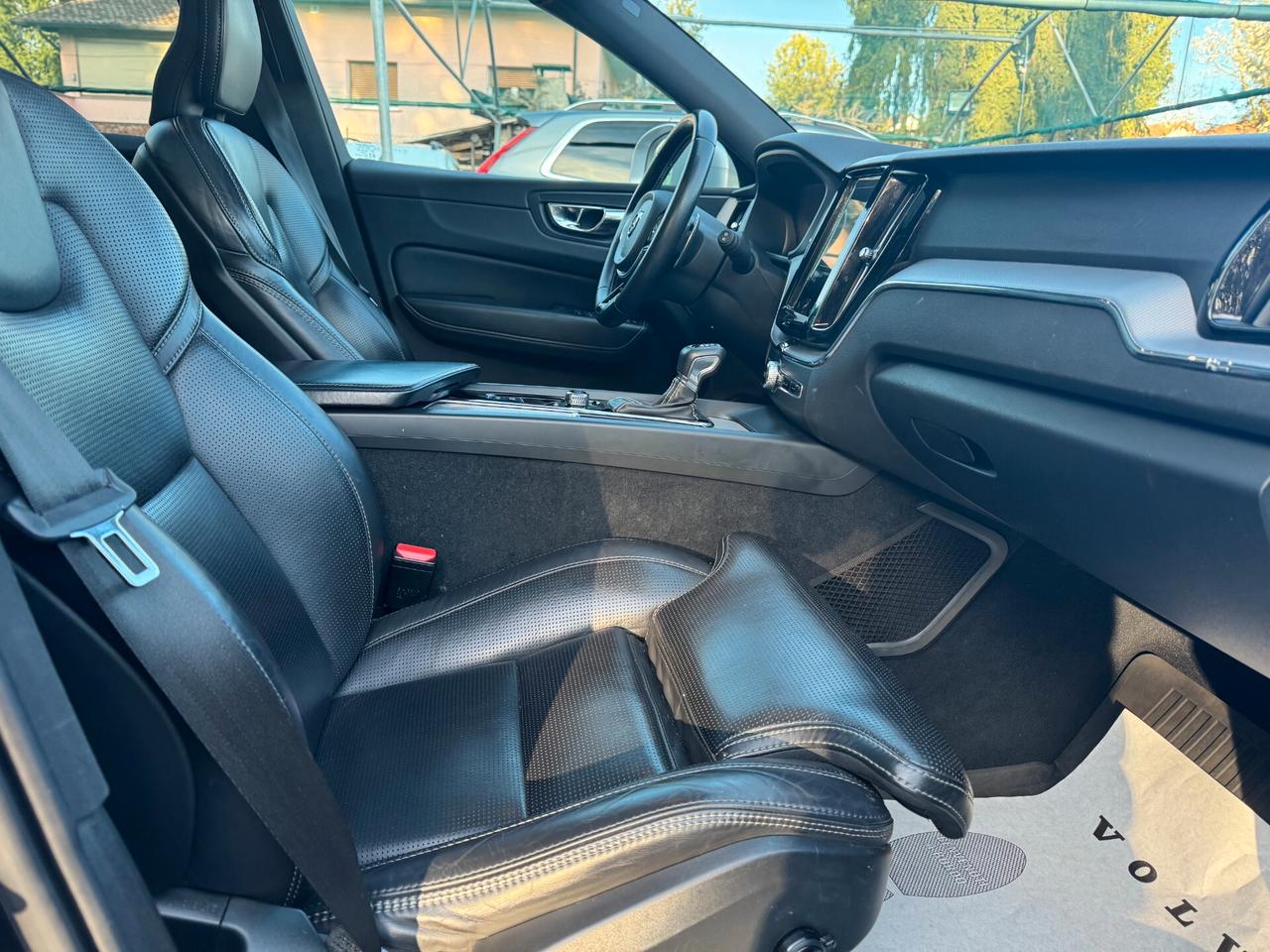 Volvo XC 60 XC60 D5 AWD Geartronic R-design