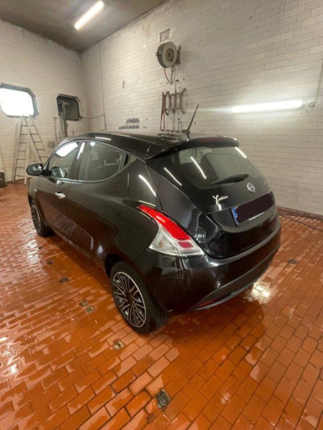 LANCIA Ypsilon 1.0 FireFly 5 porte S&S Hybrid Silver Plus