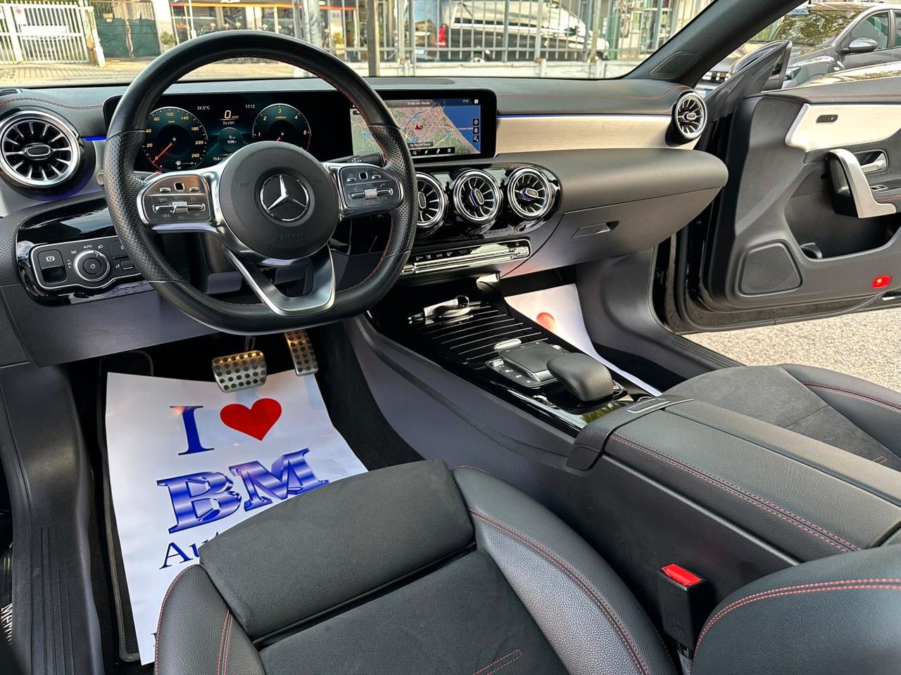 MERCEDES CLA 180D SHOOTING BRAKE PREMIUM AMG - AUTO - KAMERA - NAVI - LED