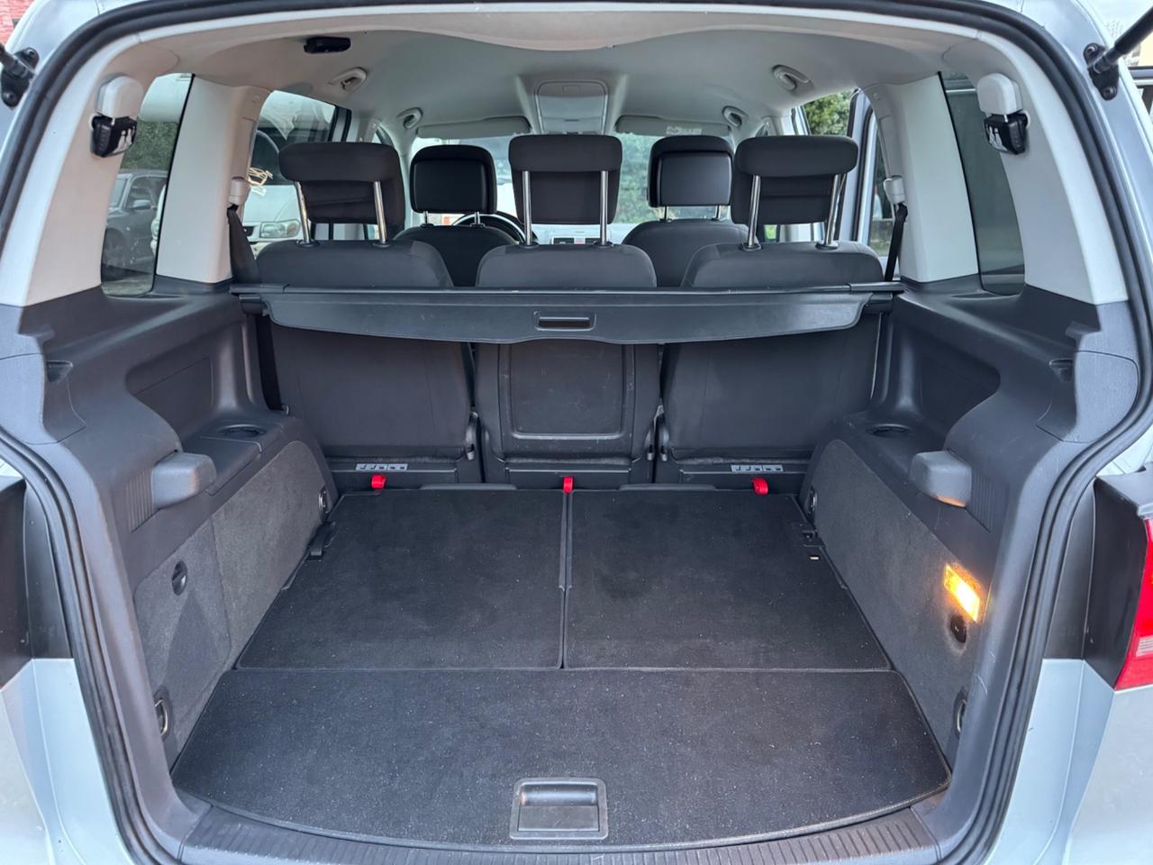 Volkswagen Touran 1.6 TDI DSG Business 7 posti 2015