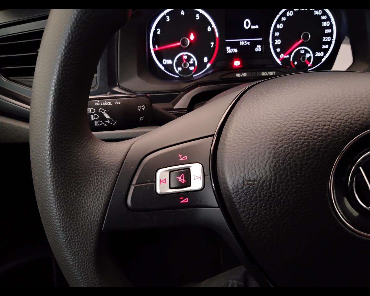 VOLKSWAGEN Polo VI 2017 - Polo 5p 1.0 mpi Trendline 65cv