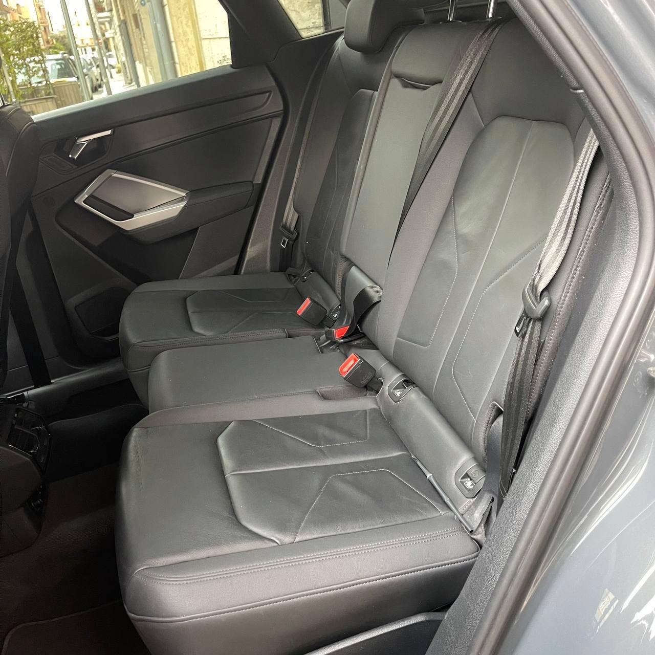 Audi Q3 35 TFSI Business Advanced
