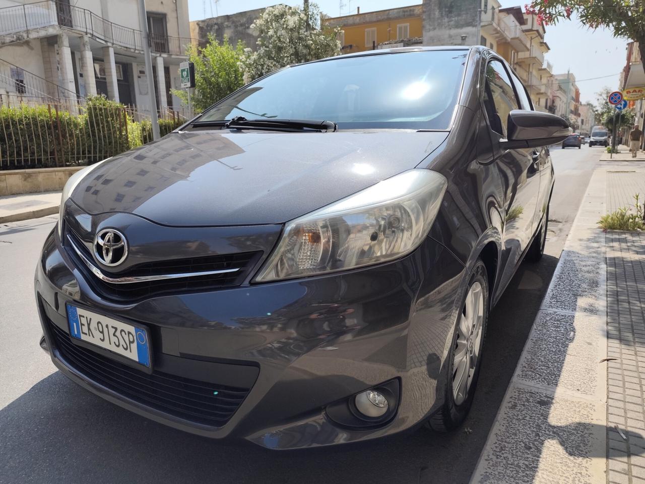 Toyota Yaris 1.4 D-4D 90CV DIESEL NAVI