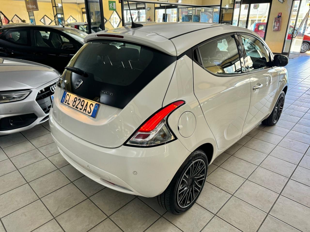 Lancia Ypsilon 1.0 FireFly 5 porte S&S Hybryd Gold