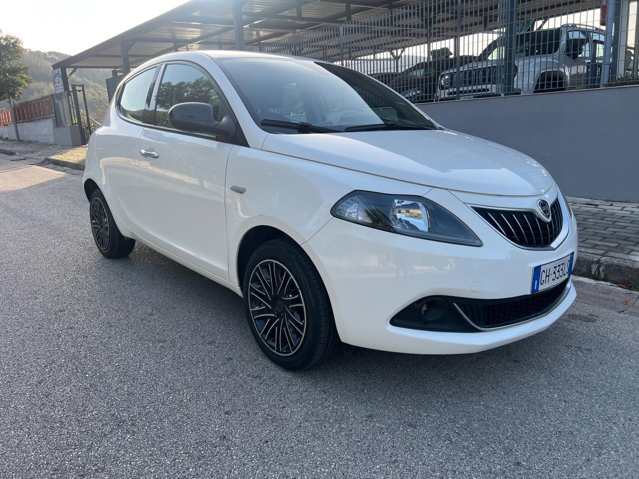 Lancia Ypsilon 1.0 FireFly Hybrid Ecochic Gold