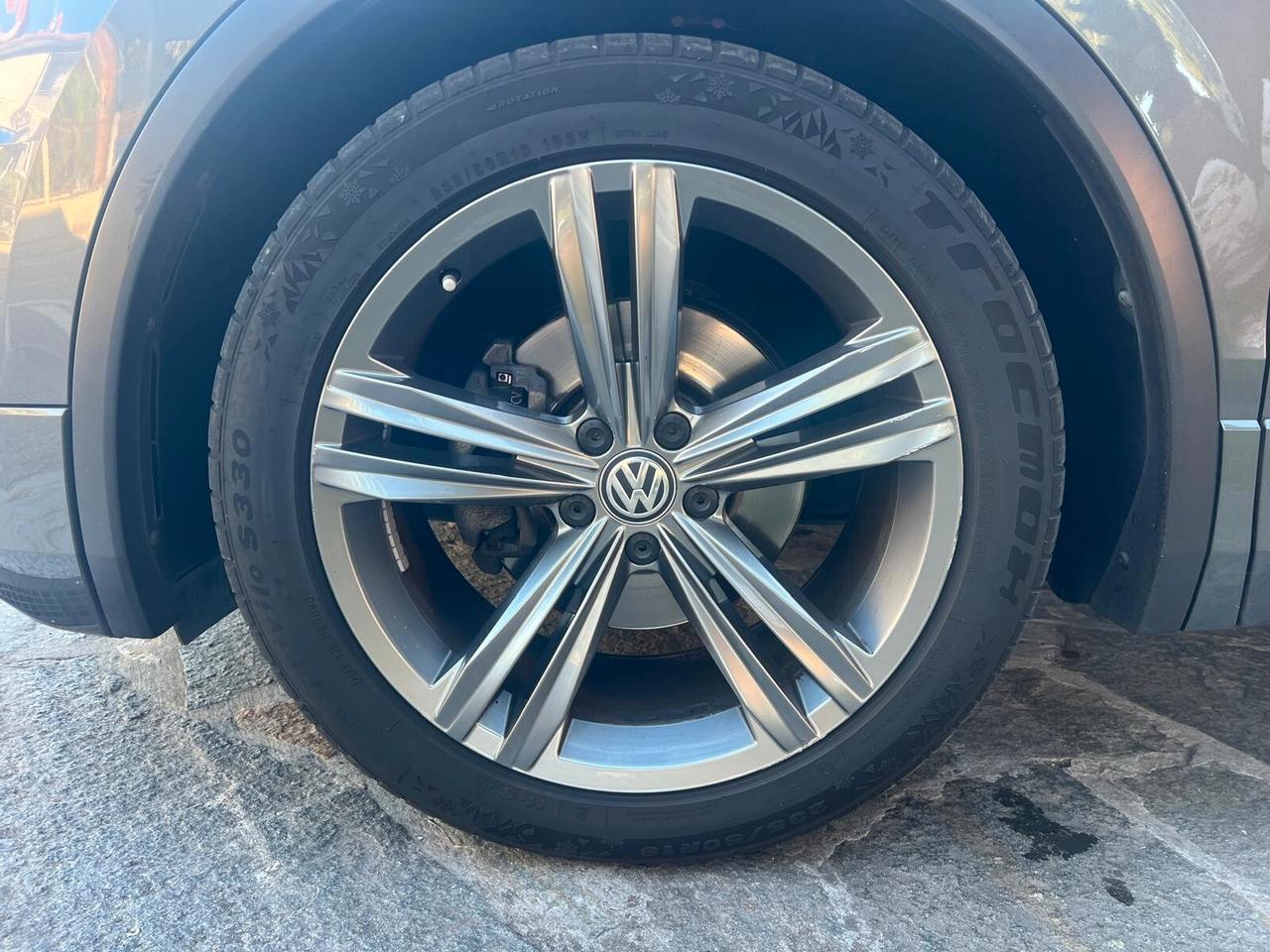 VW TIGUAN 2.0 TDI SCR DSG AD. BlueM. Techn. R-LINE PACK