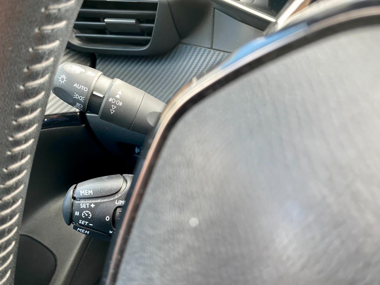 Peugeot 2008 1.2 puretech Active Pack 130cv CINGHIA SOSTITUITA