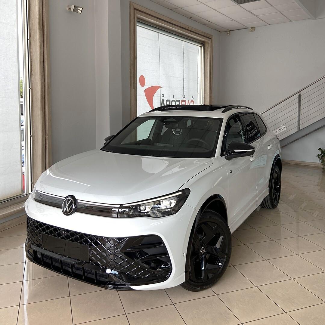 Volkswagen Tiguan 2.0 150cv DSG R-Line black pack |tetto+matrix+r19"|