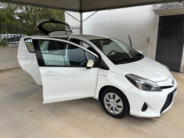 TOYOTA Yaris 1.5 Hybrid 5 porte AUTOMATICA OK NEOPATENTATI