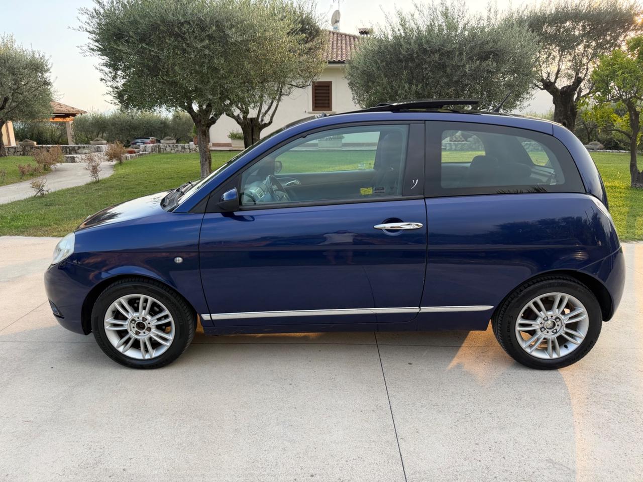 Lancia Ypsilon 1.4 16V Platino
