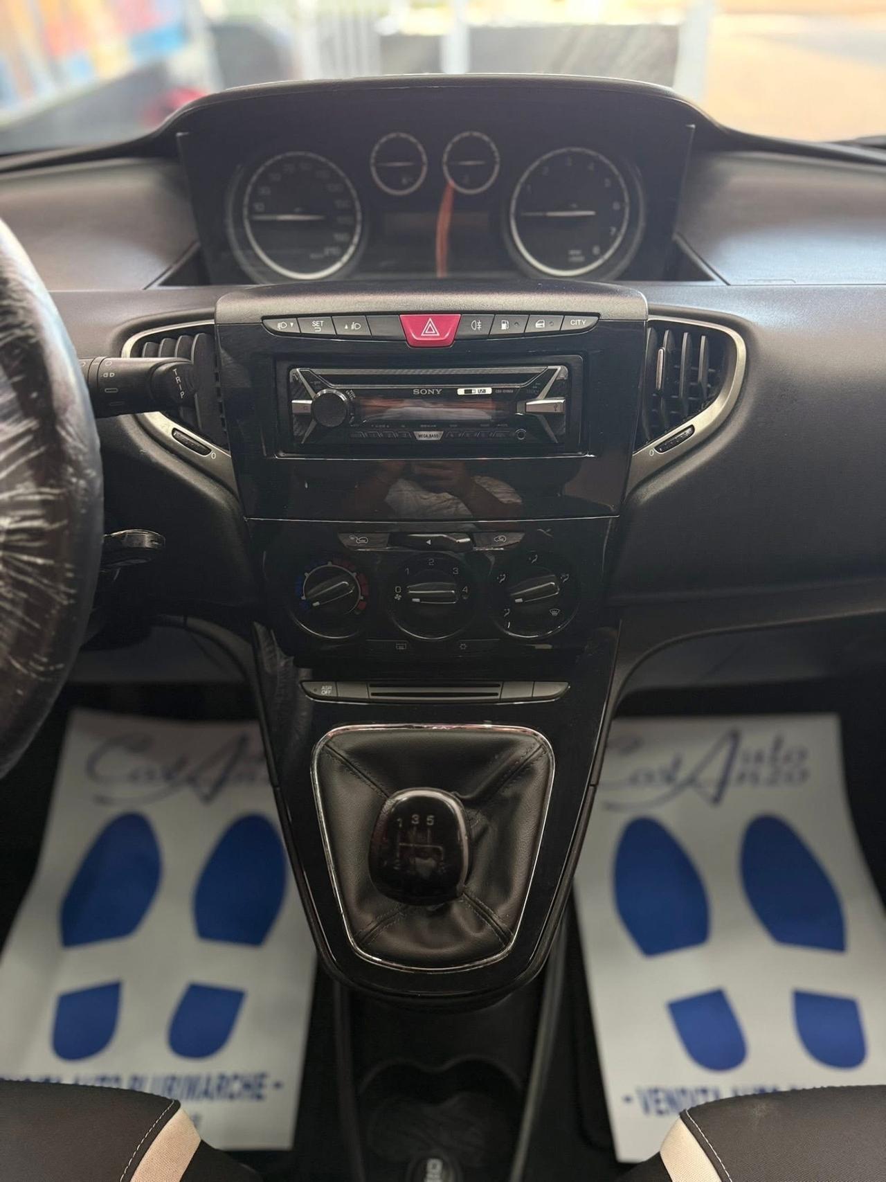 Lancia Ypsilon 1.2 GPL Ecochic Gold 2015