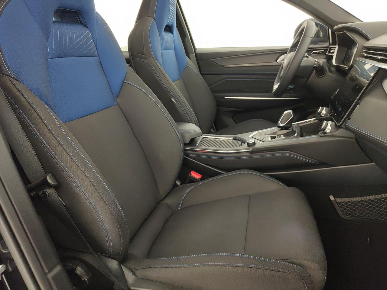 LYNK&CO 01 1.5 td phev auto